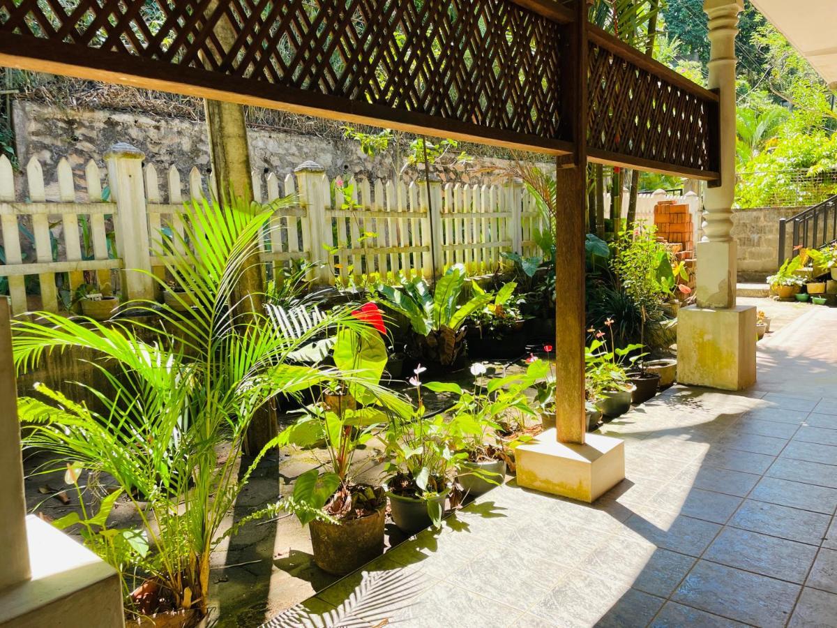 Unique Villa Kandy Esterno foto